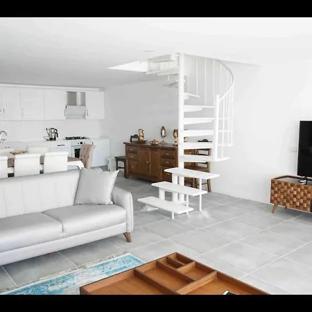 Villa Muhtesem Deniz Manzarali Mustakil Havuzlu